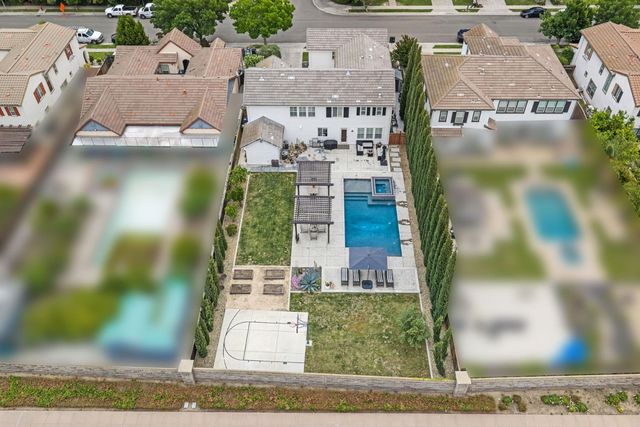 833 S Amor St, Mountain House, CA 95391