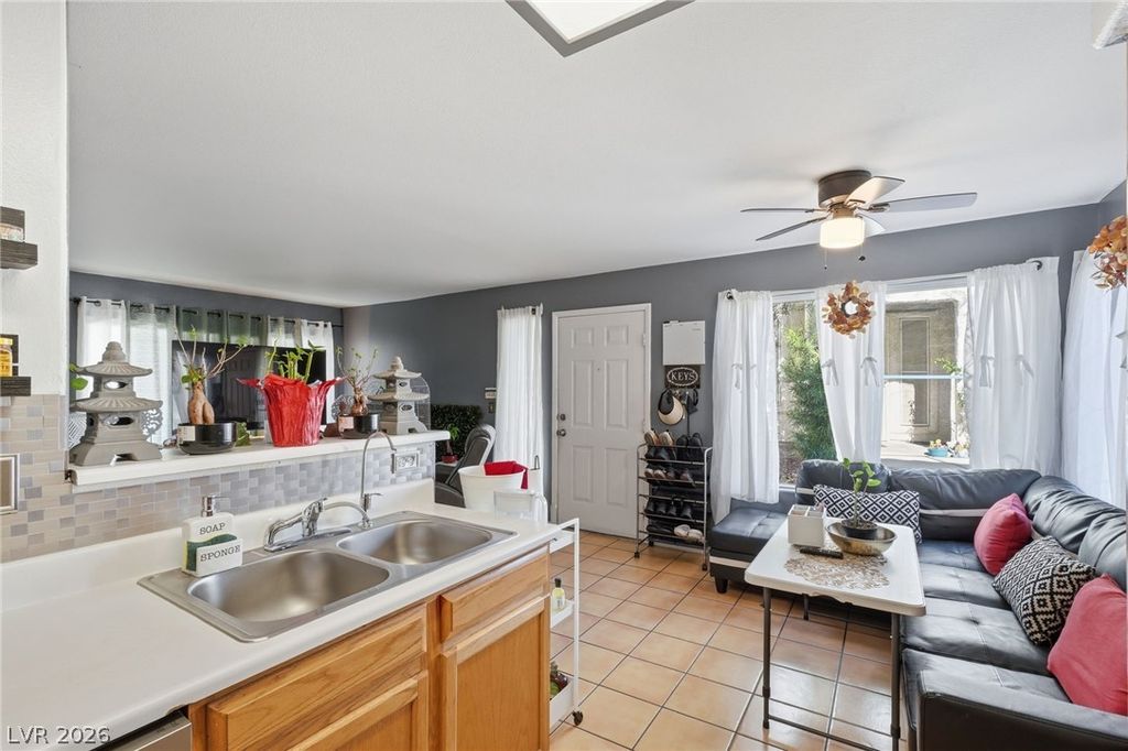 Image 10 of property listing at 3065 Casey Drive 101, Las Vegas, NV 89120