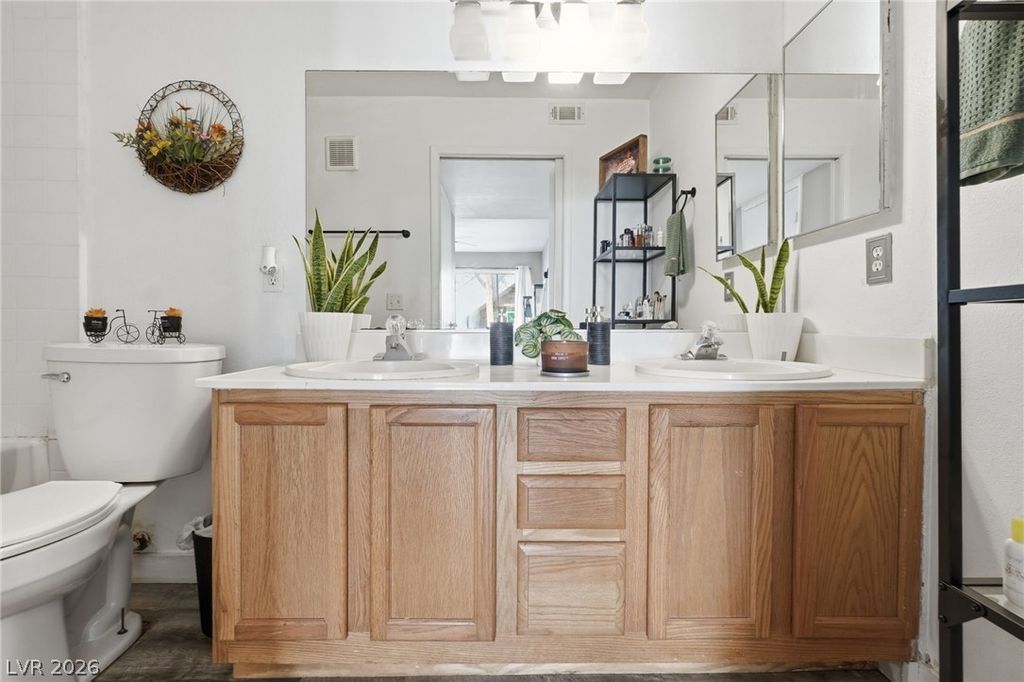 Image 19 of property listing at 3065 Casey Drive 101, Las Vegas, NV 89120