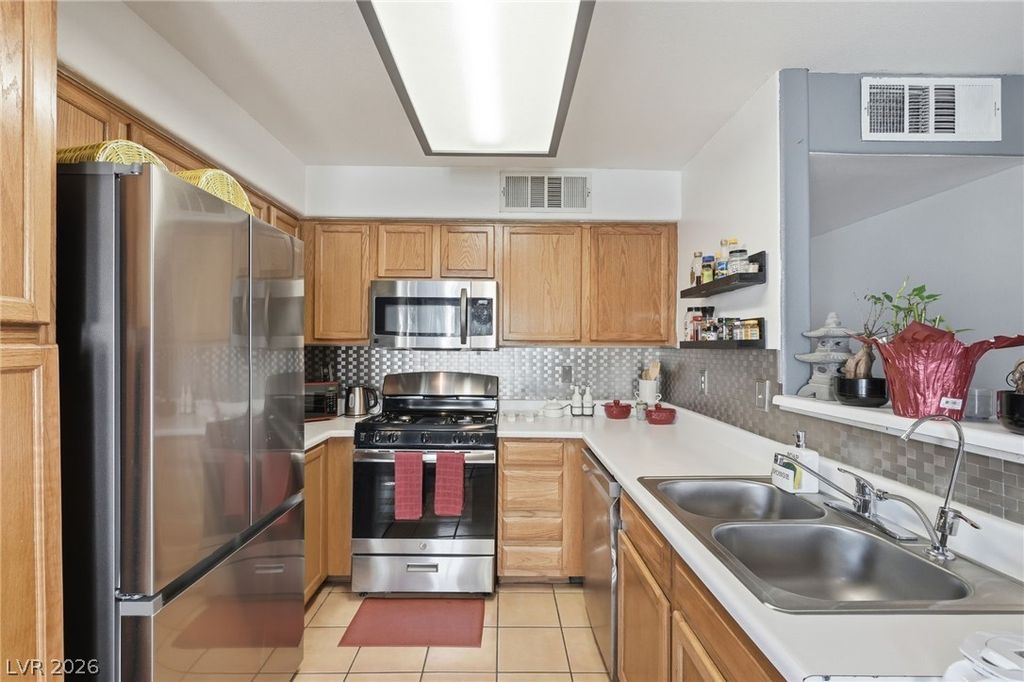 Image 8 of property listing at 3065 Casey Drive 101, Las Vegas, NV 89120