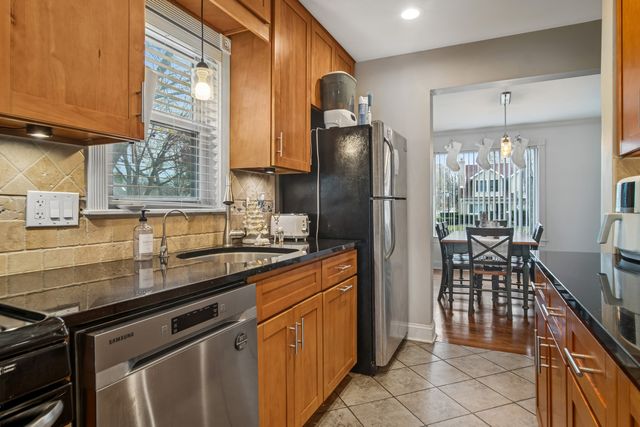 102 S ASHLAND Avenue, Palatine, IL 60074