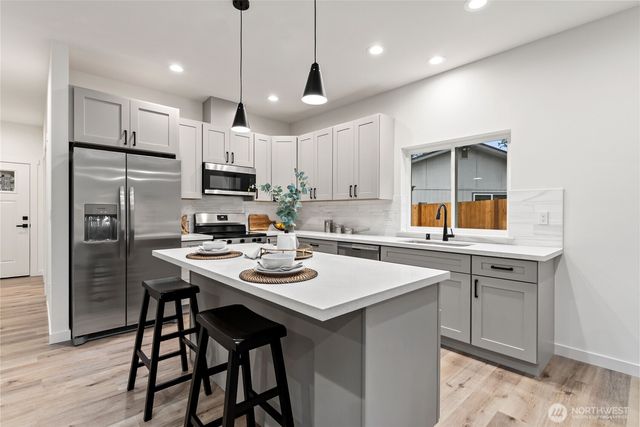 13902 Lakeview Way NW, Gig Harbor, WA 98329