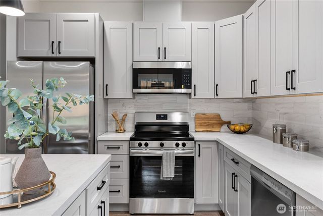 13902 Lakeview Way NW, Gig Harbor, WA 98329