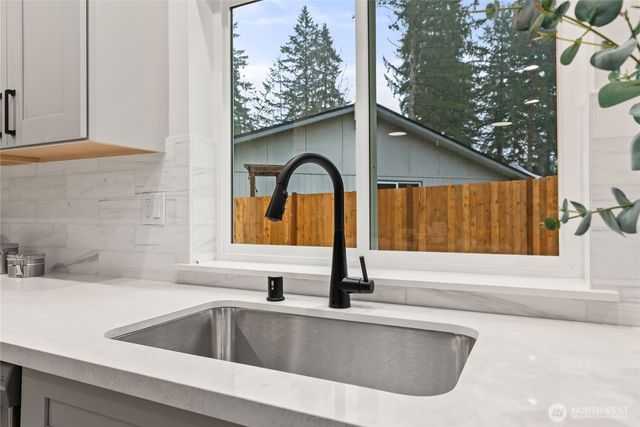 13902 Lakeview Way NW, Gig Harbor, WA 98329