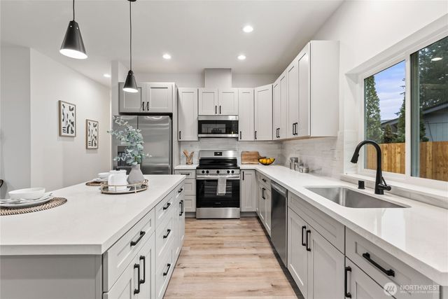 13902 Lakeview Way NW, Gig Harbor, WA 98329