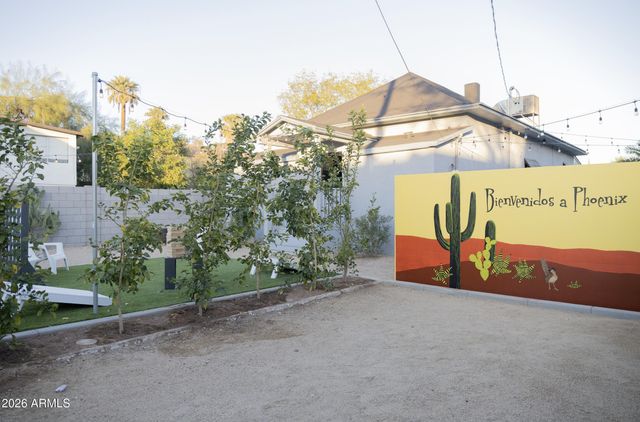 138 N 11TH Avenue, Phoenix, AZ 85007