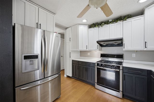 502 NE Crimson Dr, Cedar Rapids, IA 52402