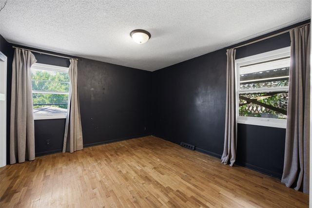 502 NE Crimson Dr, Cedar Rapids, IA 52402