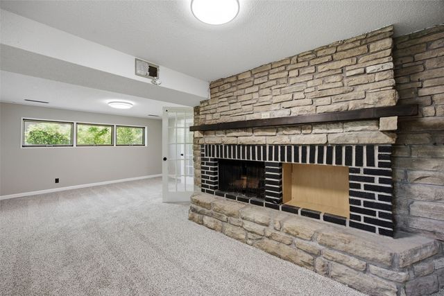 502 NE Crimson Dr, Cedar Rapids, IA 52402