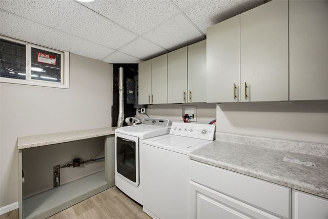 502 NE Crimson Dr, Cedar Rapids, IA 52402