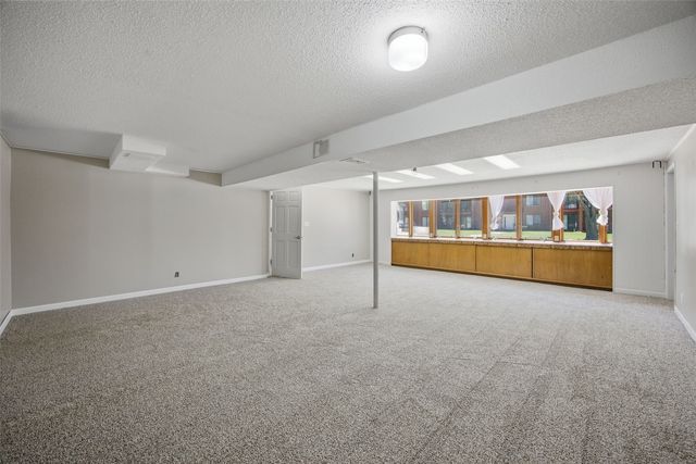 502 NE Crimson Dr, Cedar Rapids, IA 52402