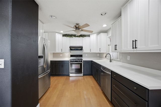 502 NE Crimson Dr, Cedar Rapids, IA 52402