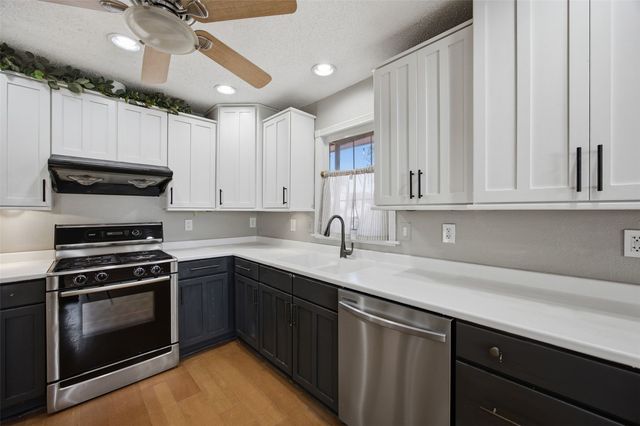 502 NE Crimson Dr, Cedar Rapids, IA 52402