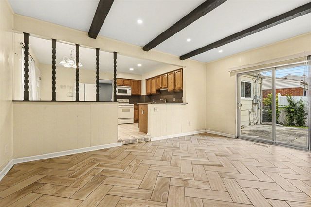 8485 Forrest Drive, Canton, MI 48187