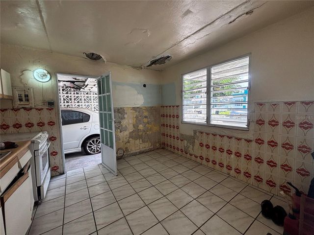 GERONA URB VISTAMAR 613, Carolina, PR 00983