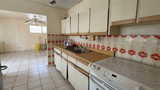 GERONA URB VISTAMAR 613, Carolina, PR 00983