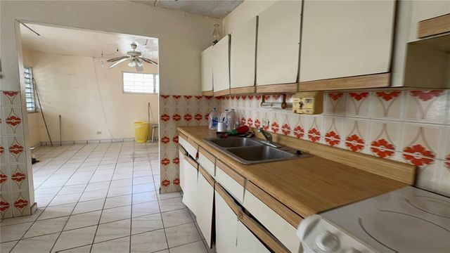 GERONA URB VISTAMAR 613, Carolina, PR 00983