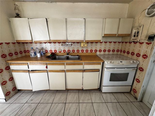 GERONA URB VISTAMAR 613, Carolina, PR 00983