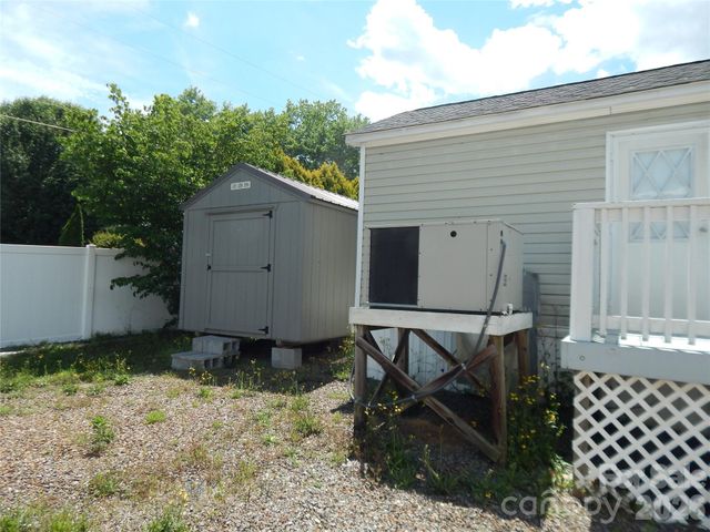 219 Pike Point, Waynesville, NC 28785