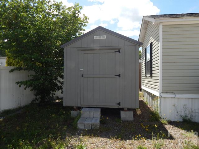 219 Pike Point, Waynesville, NC 28785