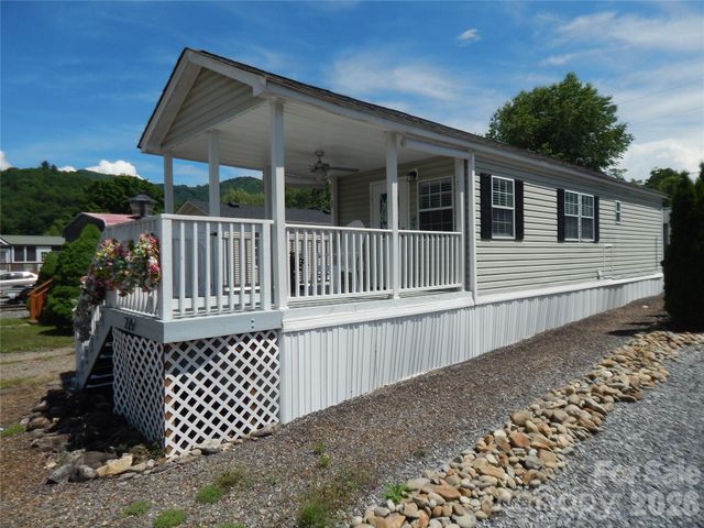 219 Pike Point, Waynesville, NC 28785