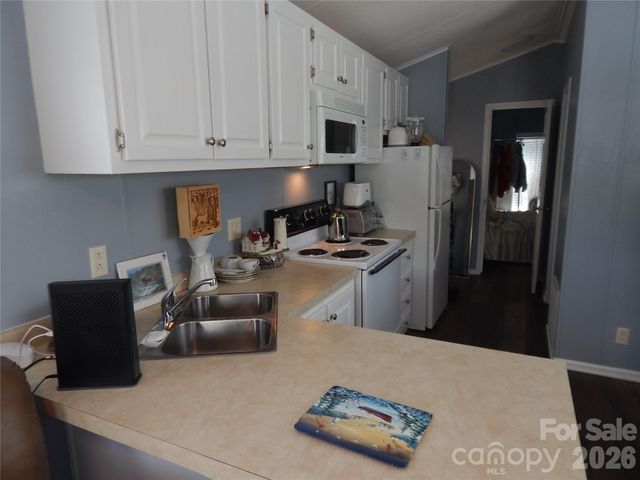219 Pike Point, Waynesville, NC 28785