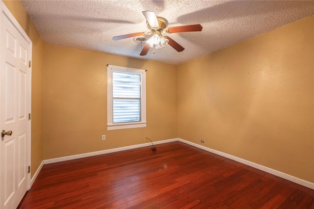 5206 Avenue L, Galveston, TX 77551
