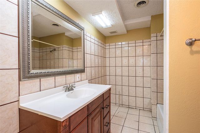 5206 Avenue L, Galveston, TX 77551