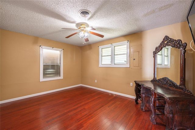 5206 Avenue L, Galveston, TX 77551