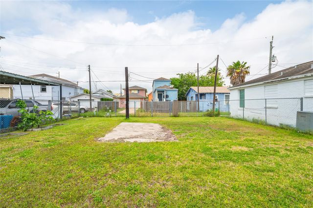 5206 Avenue L, Galveston, TX 77551