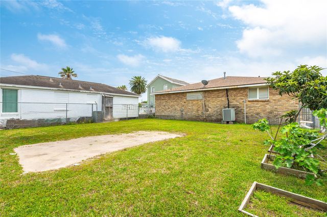 5206 Avenue L, Galveston, TX 77551