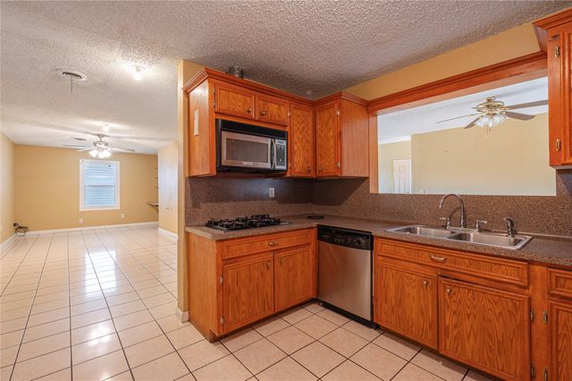 5206 Avenue L, Galveston, TX 77551