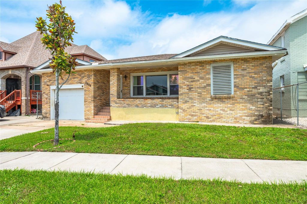 5206 Avenue L, Galveston, TX 77551