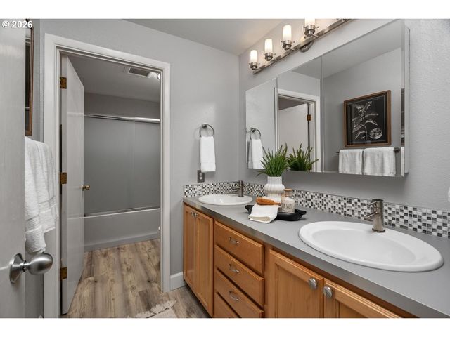 260 Nw TORREY VIEW Dr, Portland, OR 97229