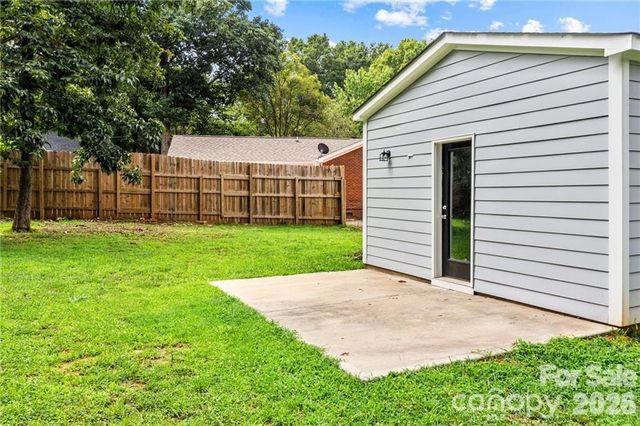 2717 Dora Drive, Charlotte, NC 28215