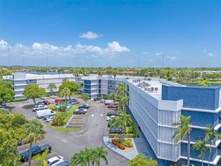 871 NE 195th St 402, Miami, FL 33179