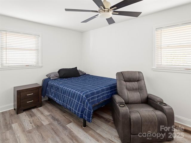 52 Baby Jane Lane, Hendersonville, NC 28792