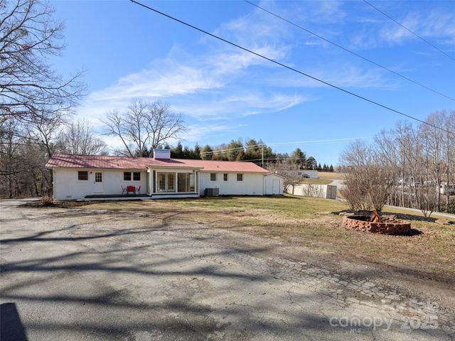 52 Baby Jane Lane, Hendersonville, NC 28792