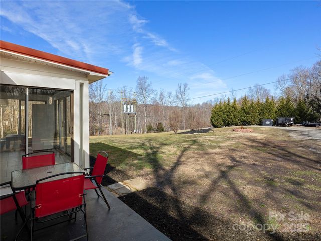 52 Baby Jane Lane, Hendersonville, NC 28792