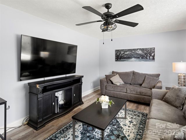 52 Baby Jane Lane, Hendersonville, NC 28792