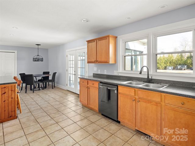 52 Baby Jane Lane, Hendersonville, NC 28792