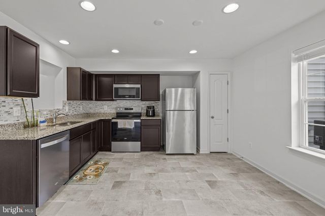 19 LOBLOLLY DR, Bunker Hill, WV 25413