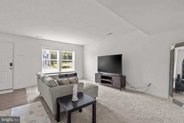 19 LOBLOLLY DR, Bunker Hill, WV 25413