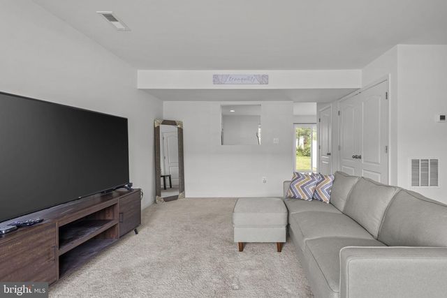 19 LOBLOLLY DR, Bunker Hill, WV 25413