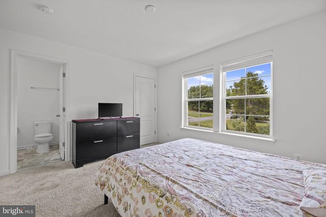 19 LOBLOLLY DR, Bunker Hill, WV 25413