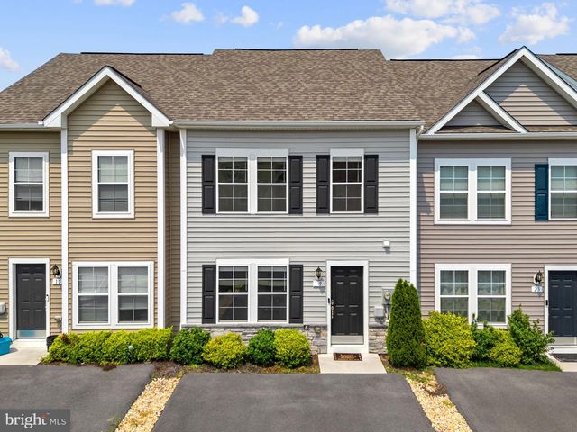 19 LOBLOLLY DR, Bunker Hill, WV 25413