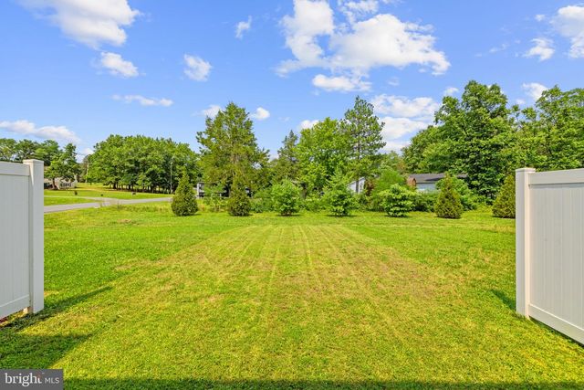 19 LOBLOLLY DR, Bunker Hill, WV 25413
