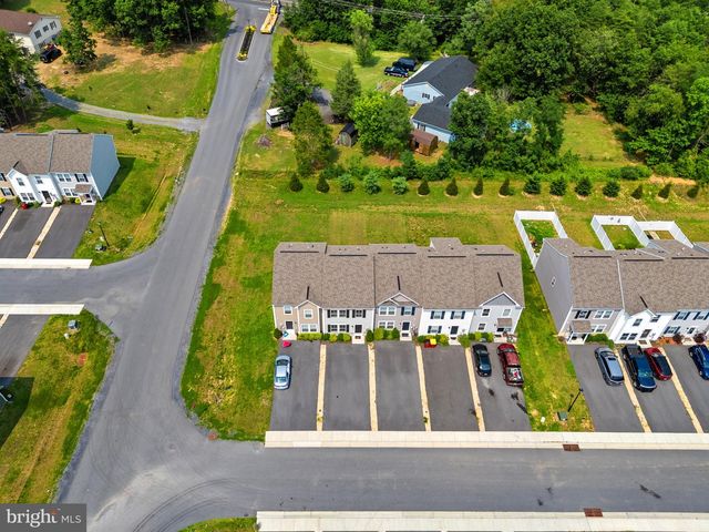 19 LOBLOLLY DR, Bunker Hill, WV 25413