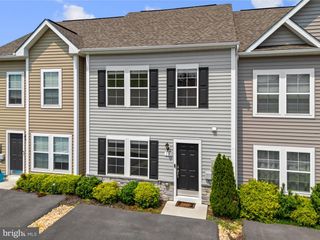 19 LOBLOLLY DR, Bunker Hill, WV 25413