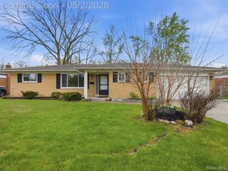 8618 Alwardt Drive, Sterling Heights, MI 48313